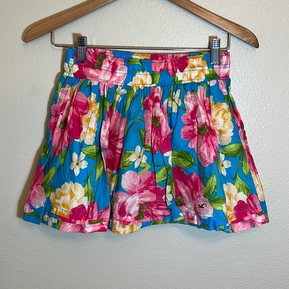 HOLLISTER Floral Cotton Lined Mini Skirt